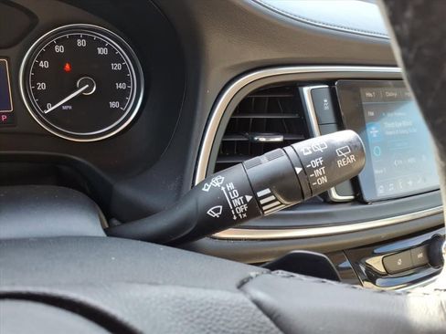 Used 2021 Buick Enclave Essence image 25