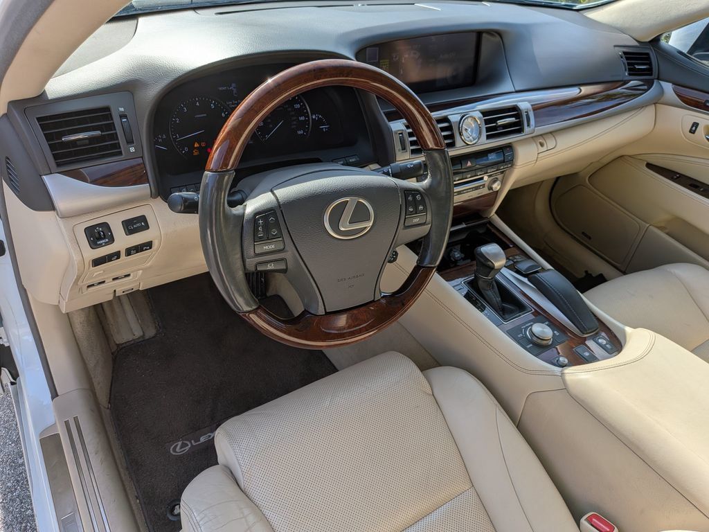 Used 2013 Lexus LS 460 w/ Comfort Pkg RWD image 12