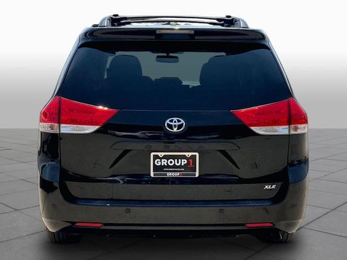 Used 2014 Toyota Sienna XLE FWD image 5