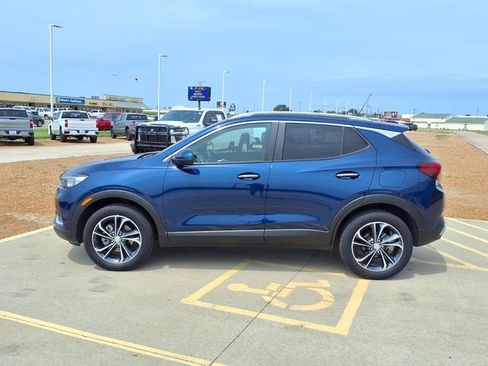 Used 2023 Buick Encore GX Select w/ Safety Package II AWD/4WD image 2