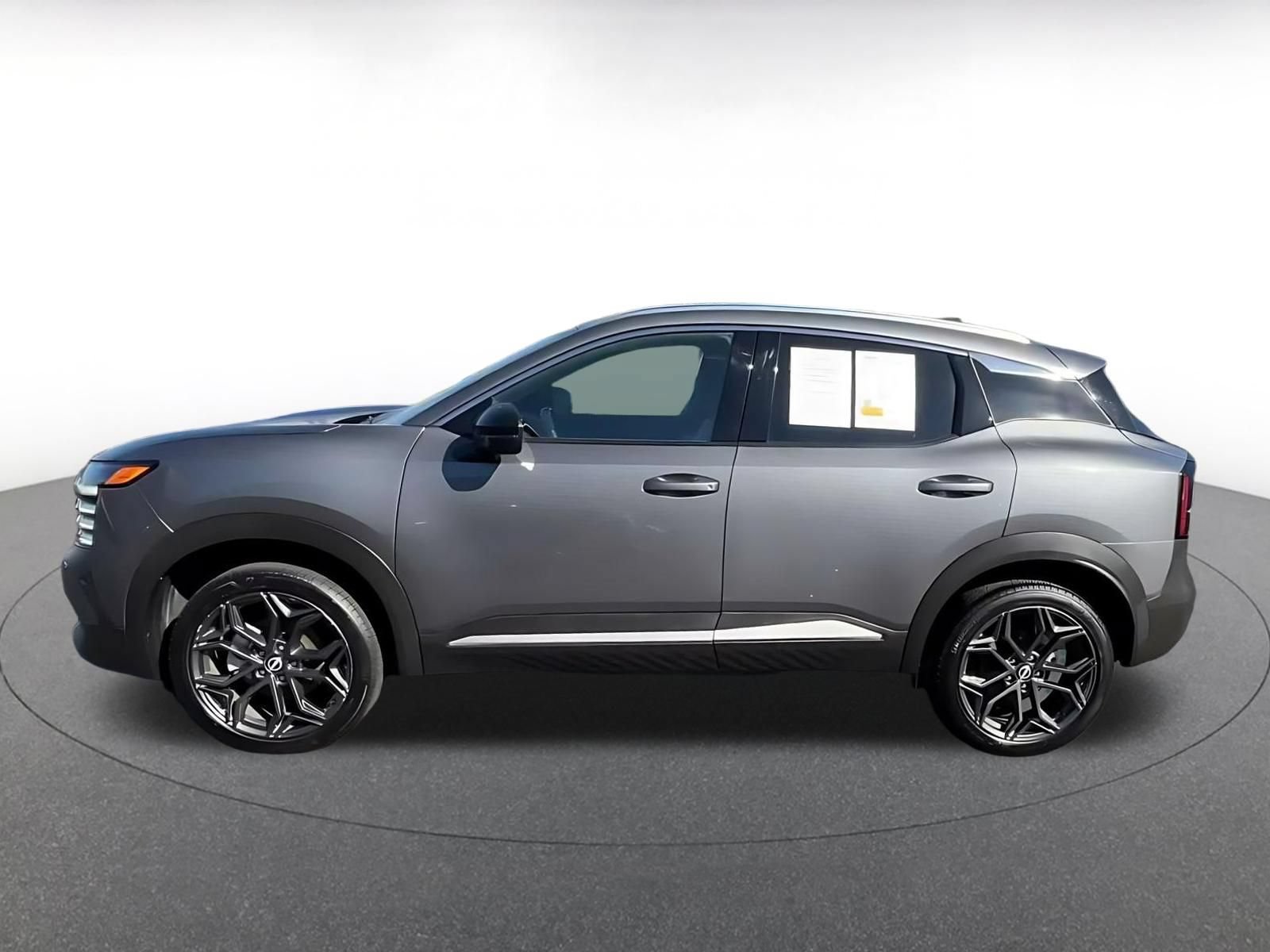 Used 2026 Nissan Kicks SR FWD image 8
