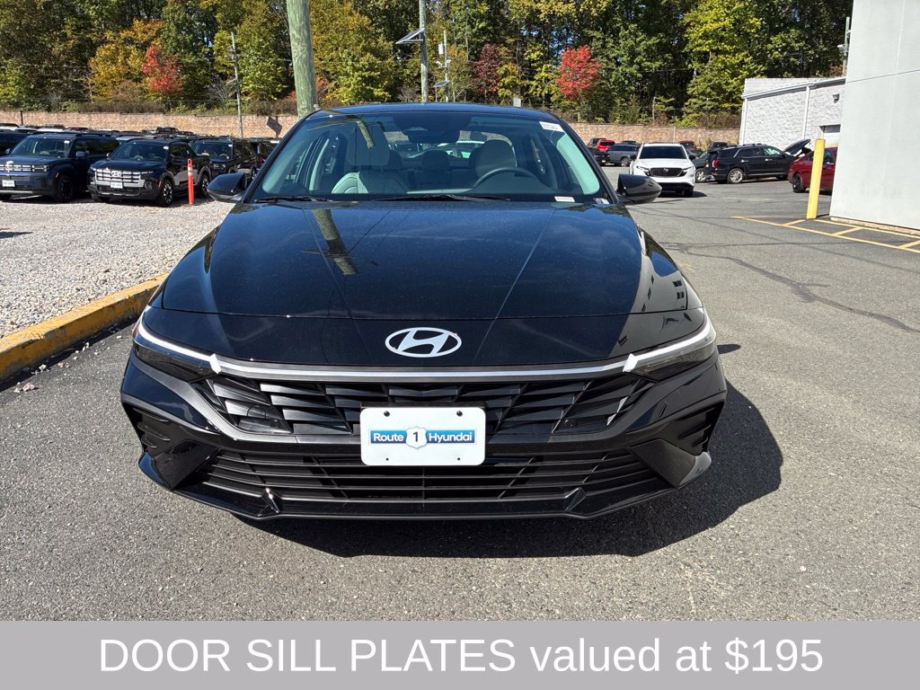 New 2026 Hyundai Elantra SEL Sport FWD image 2