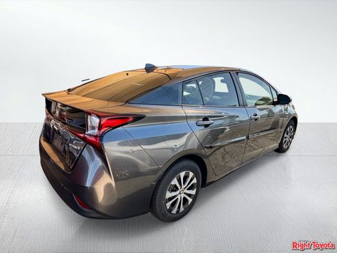 Used 2019 Toyota Prius LE w/ Carpet Mat Package AWD/4WD image 4
