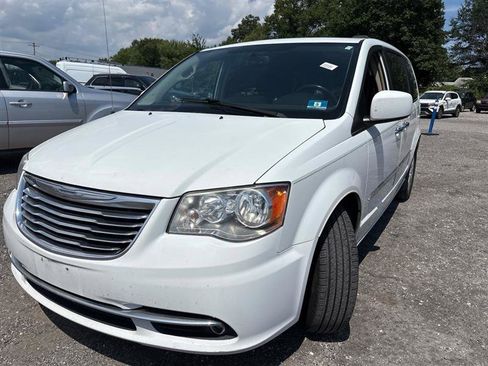 Used 2016 Chrysler Town & Country Touring w/ Driver Convenience Group FWD image 1