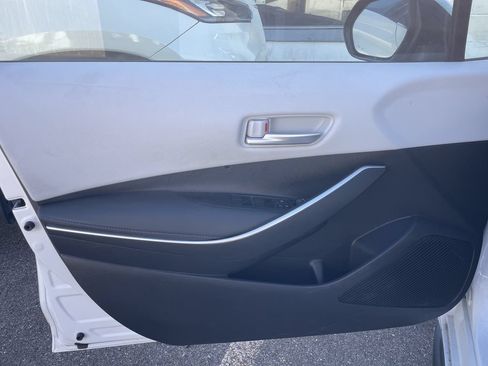 Used 2022 Toyota Corolla SE FWD image 2