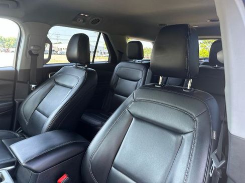Certified 2022 Ford Explorer XLT w/ Equipment Group 202A AWD/4WD image 4