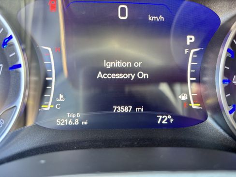 Used 2022 Chrysler Pacifica Touring-L w/ Uconnect Theater Family Group image 21