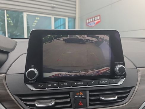 Used 2025 Nissan Altima 2.5 SV FWD image 22