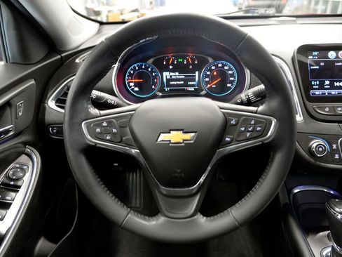 Used 2018 Chevrolet Malibu LT image 18