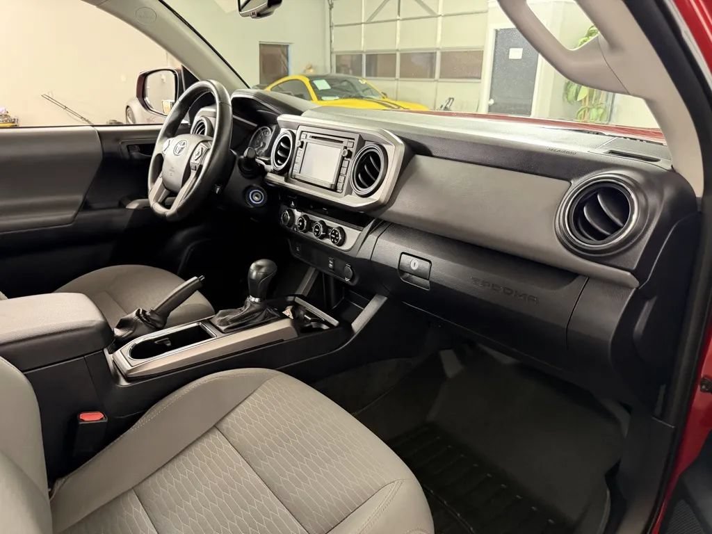 Used 2016 Toyota Tacoma SR5 w/ SR5 Appearance Package (SN) AWD/4WD image 31