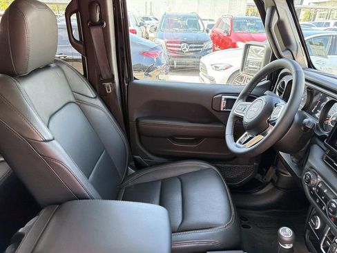Used 2025 Jeep Wrangler Unlimited Sahara w/ Safety Group AWD/4WD image 10