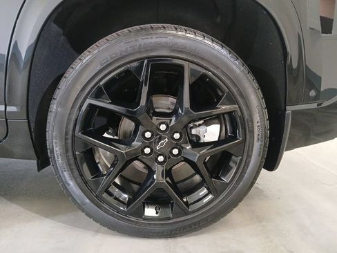 Used 2024 Chevrolet Traverse RS AWD/4WD image 19