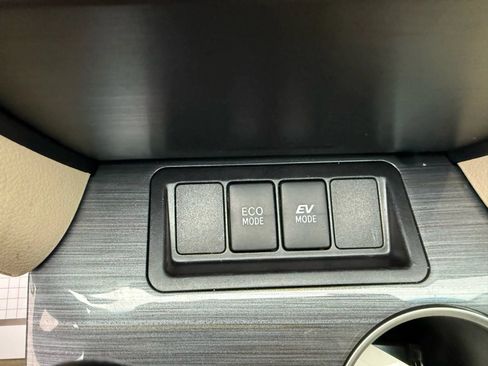 Used 2014 Toyota Camry XLE FWD image 25