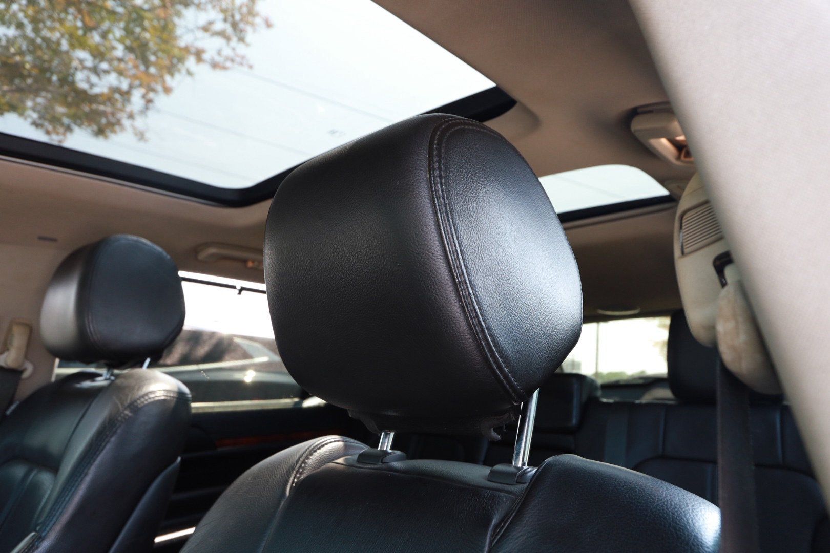 Used 2012 Lincoln MKT FWD image 19