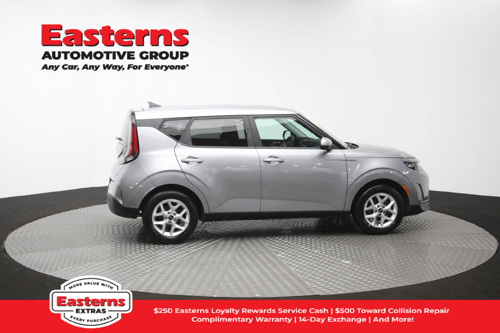 Used 2023 Kia Soul LX w/ LX Technology Package FWD image 45