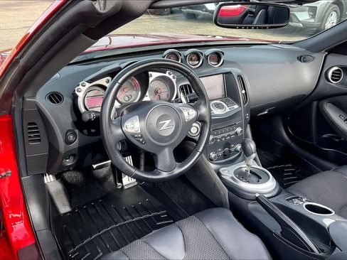 Used 2019 Nissan 370Z Touring Sport image 16