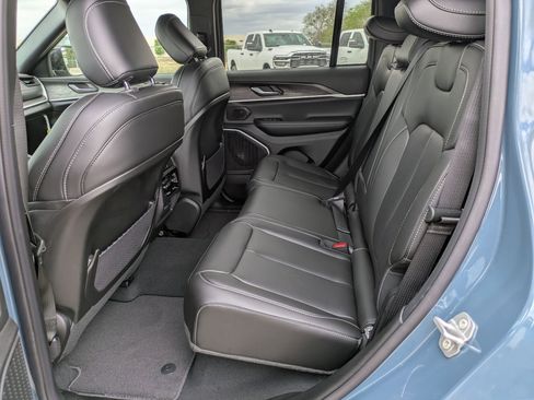 New 2026 Jeep Grand Cherokee Limited w/ Luxury Tech Group II RWD image 12