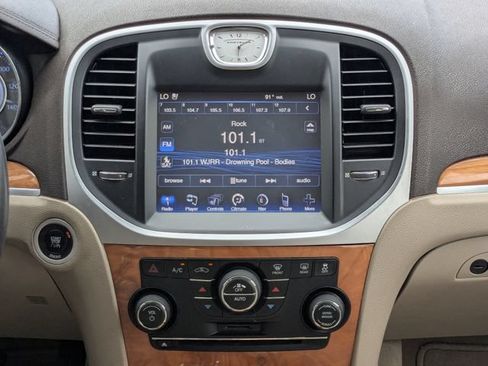 Used 2014 Chrysler 300 C RWD image 20