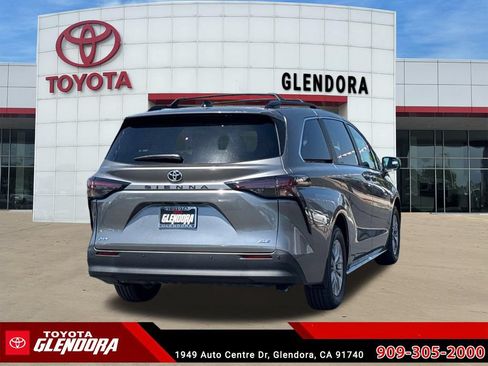 New 2026 Toyota Sienna XLE FWD image 11