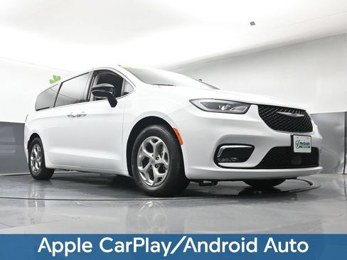 Used 2024 Chrysler Pacifica Limited FWD image 27