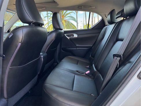 Used 2011 Lexus CT 200h Premium image 19