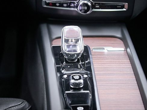 Certified 2023 Volvo XC60 B6 Ultimate w/ Protection Package Premier image 35