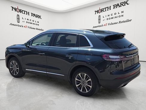 Used 2022 Lincoln Nautilus FWD w/ Premium Package image 3