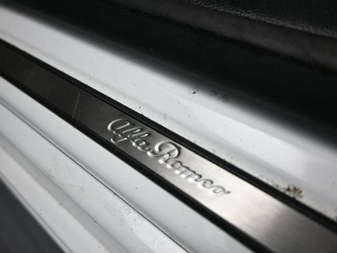 Used 2022 Alfa Romeo Stelvio Veloce image 25