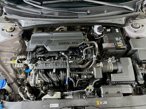 Used 2025 Hyundai Elantra SEL image 34