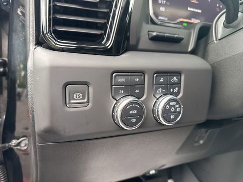 Used 2024 GMC Sierra 2500 AT4 w/ AT4 Premium Plus Package AWD/4WD image 17