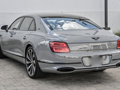 Used 2025 Bentley Flying Spur Plug-In Hybrid AWD/4WD image 10