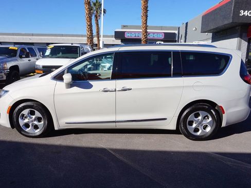 Used 2017 Chrysler Pacifica Touring-L Plus image 3