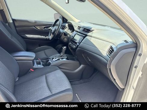 Used 2019 Nissan Rogue SV FWD image 19