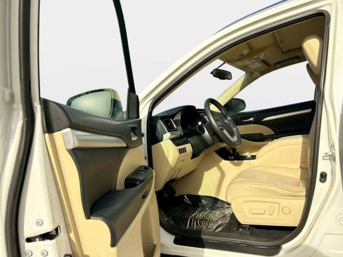 Used 2015 Toyota Highlander XLE FWD image 10