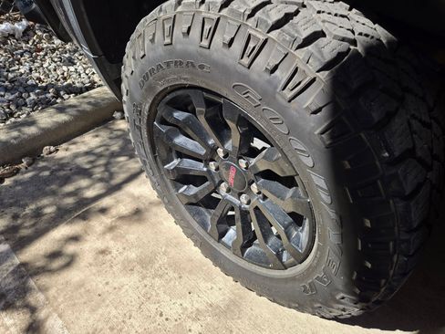 Certified 2022 GMC Sierra 1500 AT4X image 8