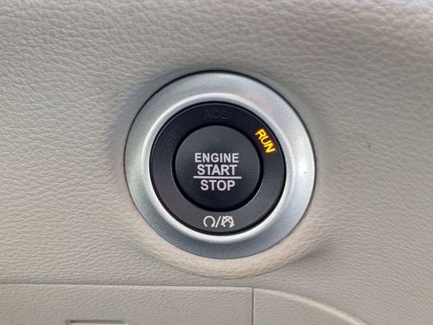 Used 2023 Chrysler Pacifica Limited image 33