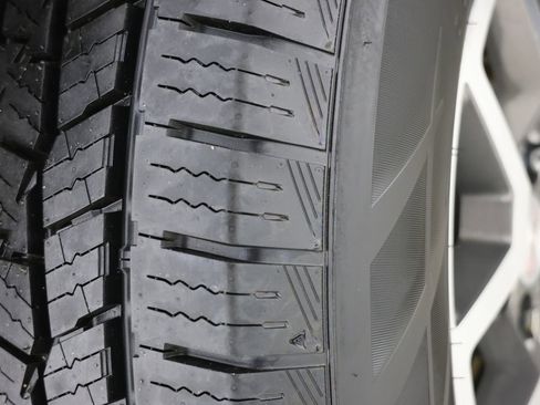 Used 2016 GMC Canyon SLE image 14