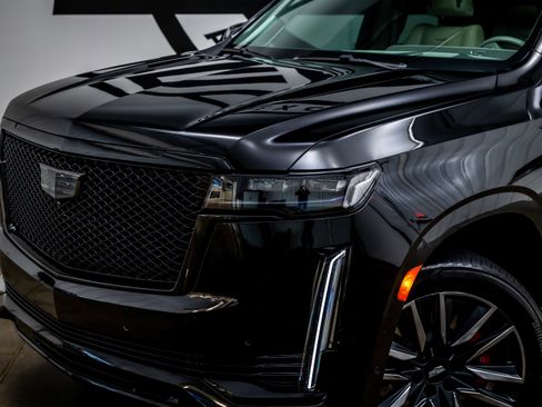 Used 2021 Cadillac Escalade Sport Platinum w/ LPO, ONYX Package image 20