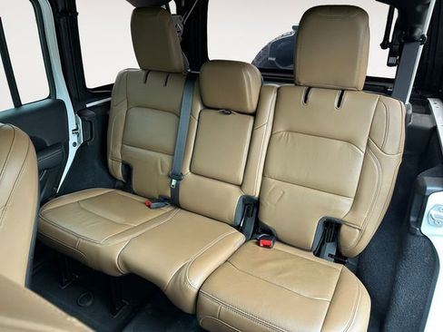 Used 2022 Jeep Wrangler Unlimited Rubicon AWD/4WD image 13