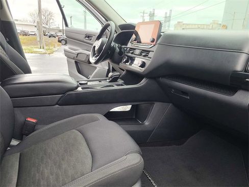 Used 2023 Nissan Pathfinder S image 15