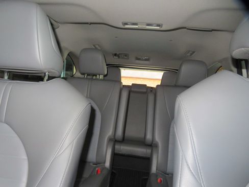 Used 2023 Toyota Highlander XLE FWD image 51