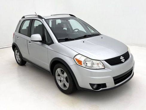 Used 2010 Suzuki SX4 Touring AWD/4WD image 2