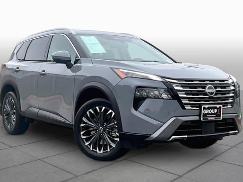 Certified 2025 Nissan Rogue SL w/ Tech Package FWD image 3