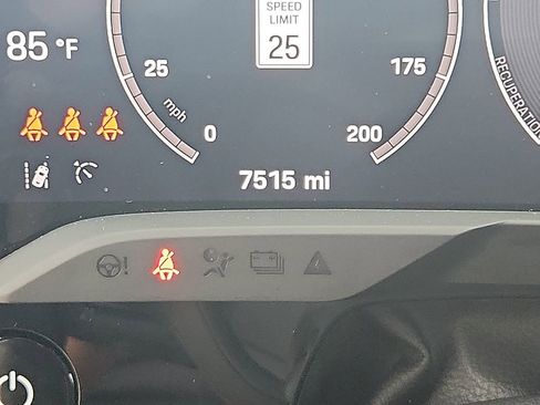 Certified 2025 Porsche Taycan image 18