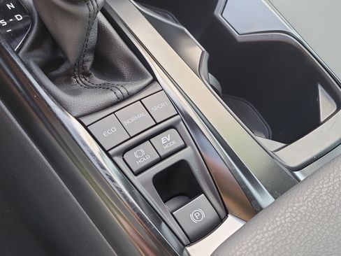 Used 2025 Toyota Camry SE w/ Multimedia Upgrade Package image 27