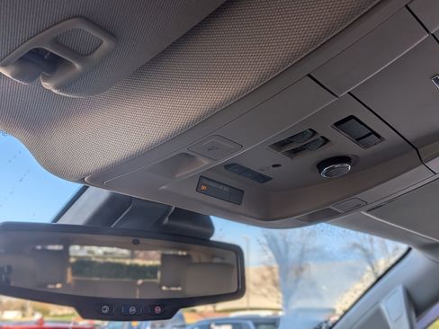 Used 2020 GMC Yukon Denali w/ Denali Premium Package image 32