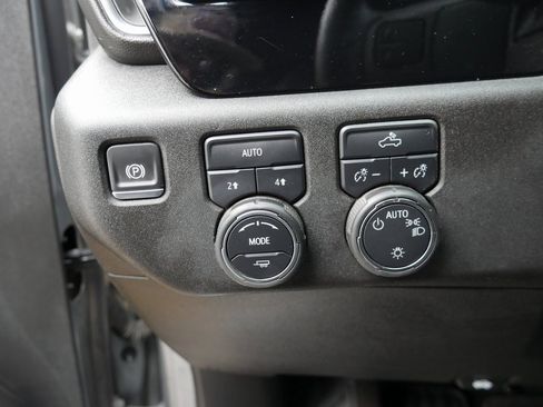 Used 2025 Chevrolet Silverado 1500 LT image 11