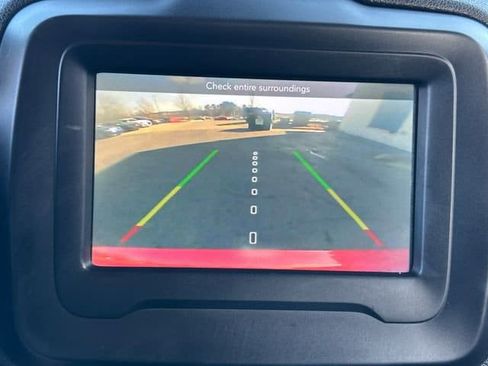 Used 2018 Jeep Renegade Altitude AWD/4WD image 28