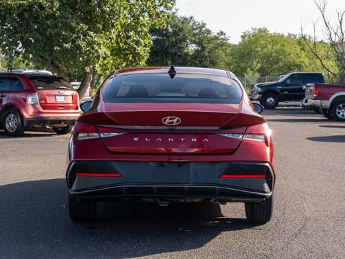 Used 2024 Hyundai Elantra SEL FWD image 4