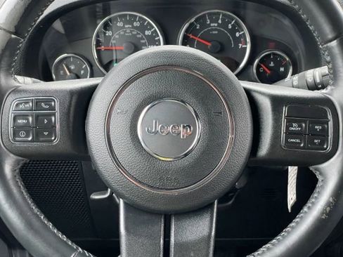 Used 2017 Jeep Wrangler Unlimited Rubicon w/ Connectivity Group AWD/4WD image 20
